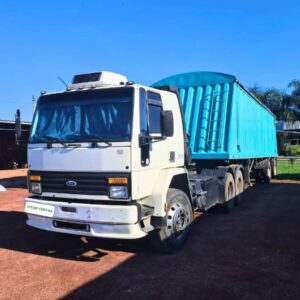 Camión Ford con Remolque Tolva